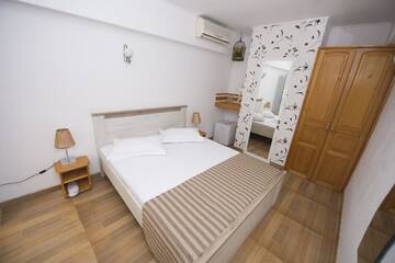 Фото номера Double Room with Pool View 3* Гостевой дом Steaua Apelor Family Resort г. Nufăru 5