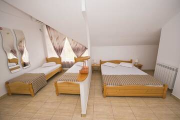 Фото номера Quadruple Room 3* Гостевой дом Steaua Apelor Family Resort г. Nufăru 4