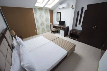 Фото номера Стандартный двухместный номер с 1 кроватью Гостевой дом Steaua Apelor Family Resort г. Nufăru 7
