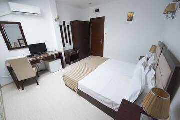Фото номера Double Room with Pool View 3* Гостевой дом Steaua Apelor Family Resort г. Nufăru 3